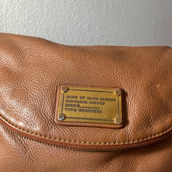 Marc by Marc Jacobs Tan Leather Crossbody Bag - Picture 3 of 9